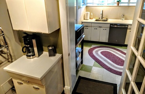 Emsworth House | FIVE STARS! For SPORTS, THEATER, STADIUMS, CASINO, RESERVED PARKING, A/C COMFORT