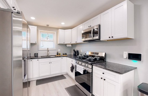 Providence House | Five75 Lux PROV - Master Suite Mins Away from Federal Hill