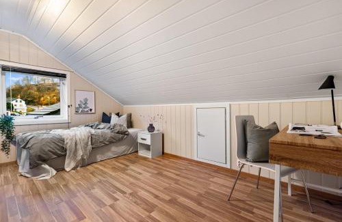 Tysnes Apartment | Fjordside Escape - Spacious apartment with amazing views