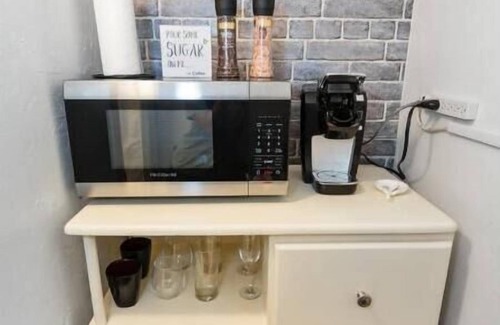 Watertown Apartment | FL Springs King Hideaway, Jacuzzi Tub
