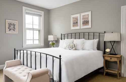Historic District Bed & Breakfast | Flag House Inn