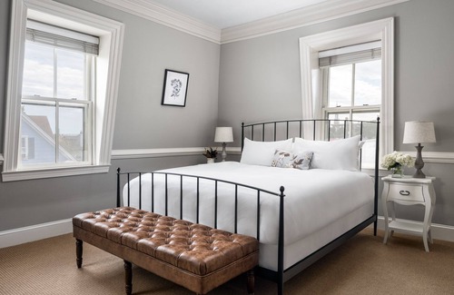 Historic District Bed & Breakfast | Flag House Inn