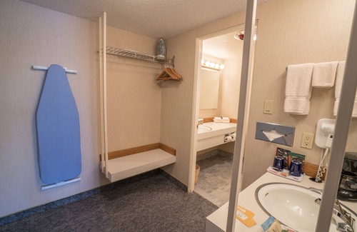 West Hills Hotel | Flagship Inn