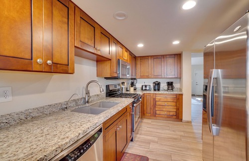 Flagstaff House | Flagstaff Townhome w/Grill ~ 3 Mi to Downtown!
