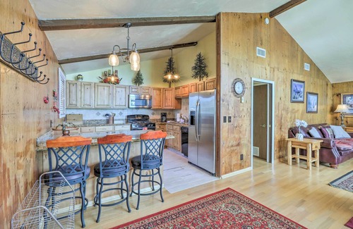 Flagstaff House | Flagstaff Townhome - Walk to Country Club & Pools!