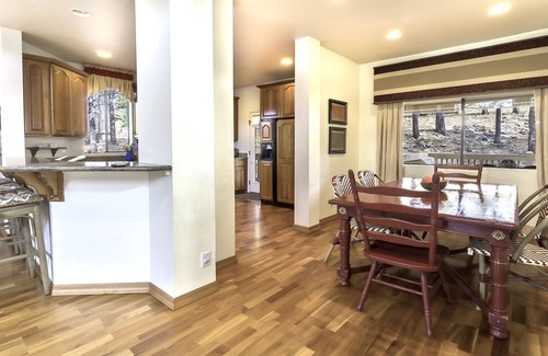 Flagstaff House | FLAGSTAFF TREEHAUS:#1 300 5 Star Reviews! Forest Edge Continental - 10 Year Host