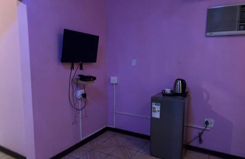 Esikhawini H Bed & Breakfast | Flamingo B&B