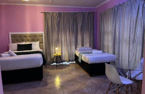 Esikhawini H Bed & Breakfast | Flamingo B&B