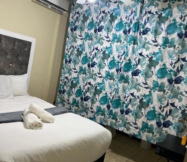 Esikhawini H Bed & Breakfast | Flamingo B&B