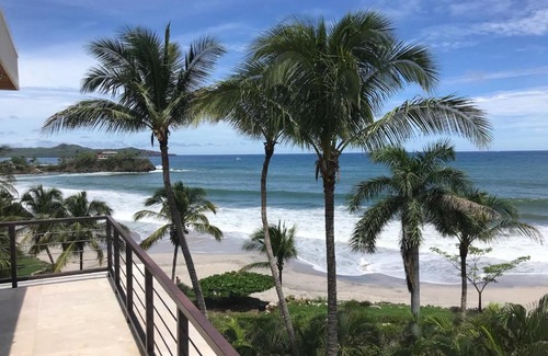 Playa Flamingo House | Flamingo Beachfront with Pool and Views from Every Room