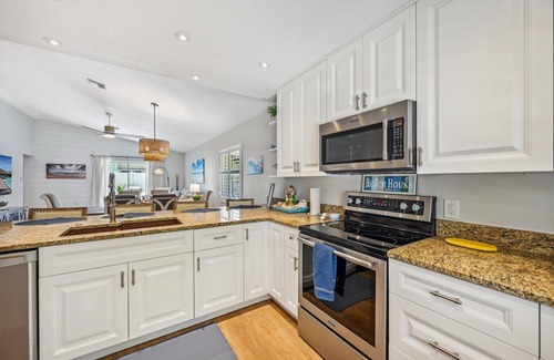 South Sarasota House | Flamingo Cottage: Renovation Sleep 6 Hot tub, Pool