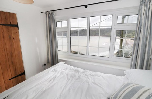 Runswick Bay House | Flamingo Cottage, Saltburn-by-the-Sea