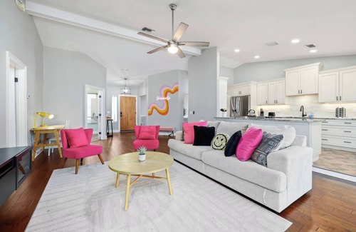 Southside House | Flamingo Fiesta Sleeps 10 Cool Pool Free Cancel