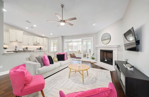 Southside House | Flamingo Fiesta Sleeps 10 Cool Pool Free Cancel