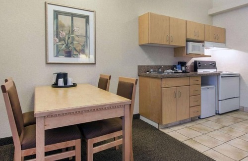 Medicine Hat Hotel | Flamingo Hotel