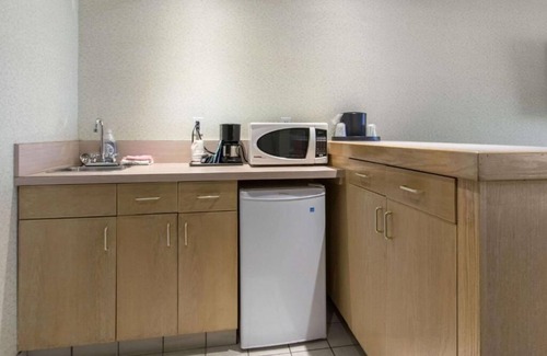 Medicine Hat Hotel | Flamingo Hotel