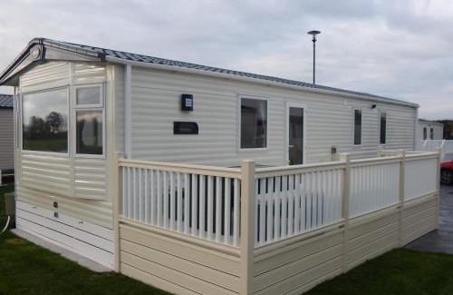 Kirby Misperton Resort | Flamingo Land - Cedar Wood CW09