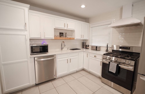 Lochwood House | Flamingo Lane House: Modern 3BD2BA w Peloton EV Charger