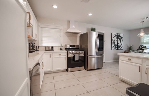 Lochwood House | Flamingo Lane House: Modern 3BD2BA w Peloton EV Charger