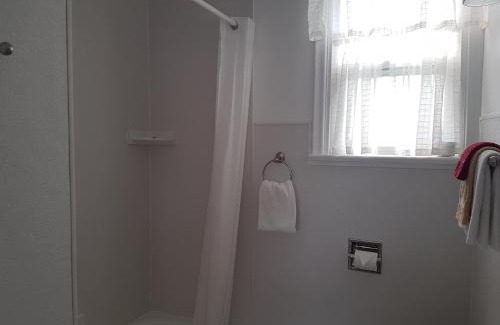 East Kootenay Hotel | Flamingo Motel