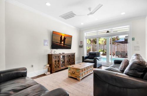 Frangista Beach House | Flamingo Palms