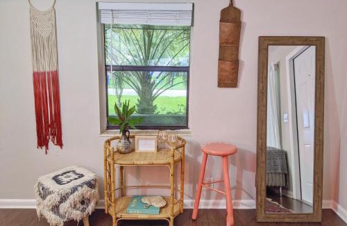 Edgewood House | Flamingo Place - 3 bedroom - 2 bath - King bed - Next to LMC