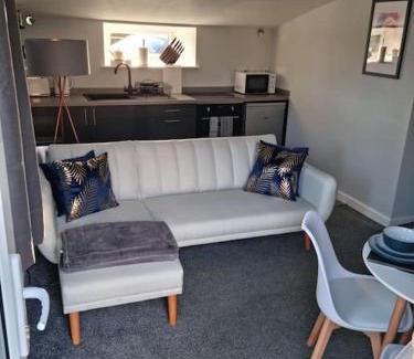 Kidlington Apartment | Flamingos Nest Oxford Countryside Apartment Oxford - Bicester Village - Blenheim Palace - WiFi- Free Parking