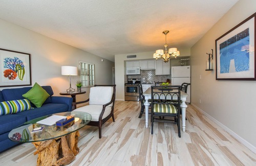 Longboat Key Condo | Flash sale Aug 10-28 5-floor penthouse 60 feet from water 150+ reviews