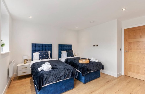 Leatherhead Apartment | Flat 1 Saarb Apartments