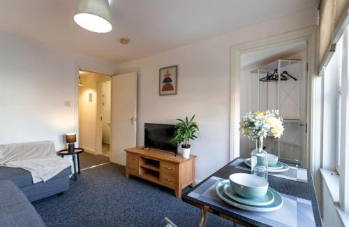 Easton Apartment | Flat 1 Sunnyside Contractor Long Stay by ShortStayUK