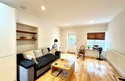 Shoscombe Apartment | Flat 3, Waterloo Apartments