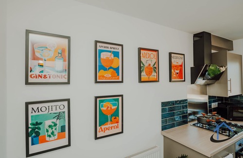 Cradley Apartment | FLAT 5 - Ground floor 2 bed apartment free parking sleeps 6