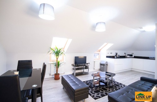 Yiewsley Apartment | Flat 6, Holden Court