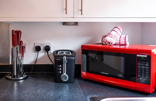 Hinckley Apartment | Flat 8 Inviting 2 Bedroom 1st Floor flat | Parking