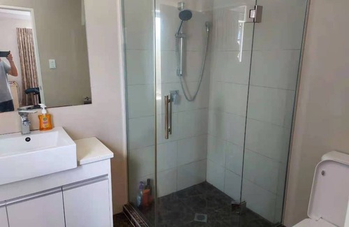 Flat Bush House | Flat Bush Private Ensuite