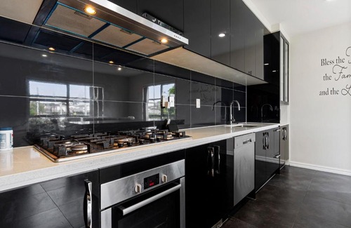 Ormiston House | Flat Bush Villa - Auckland Holiday Home