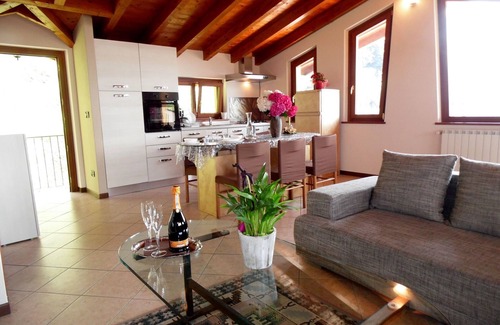 Pisogne Apartment | Flat by Lake Iseo with Mountain Views