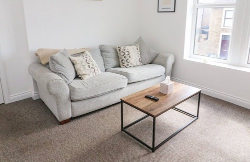 Slyne Apartment | FLAT C, pet friendly, country holiday cottage in Morecambe