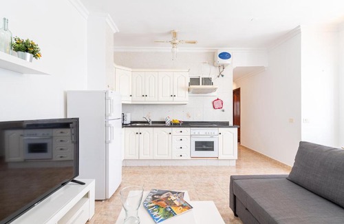 Las Palmas de Gran Canaria Apartment | Flat close to Santa Catalina Park and Las Canteras