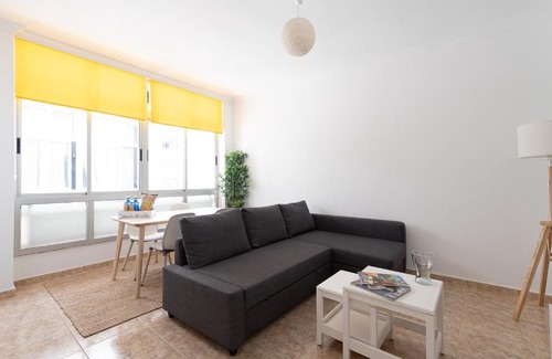 Las Palmas de Gran Canaria Apartment | Flat close to Santa Catalina Park and Las Canteras