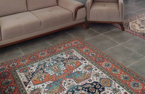 Cumhuriyet Apartment | Flat Close to Sea with Balcony in Seferihisar