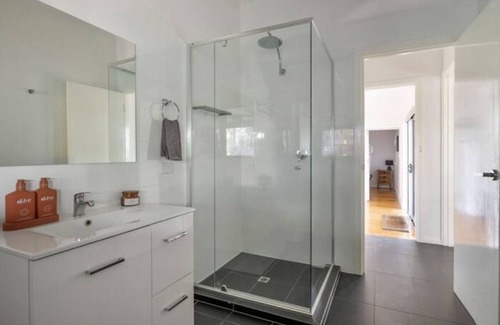 McLaren Flat House | Flat Creek Retreat - McLaren Flat - 5 Bedrooms - NOTE; CHARGE IS PER BEDROOM
