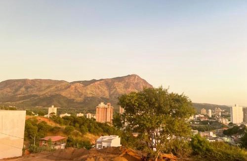 Alto Esplanada Apartment | Flat de 2 quartos com AR na área central de GV com conzinha completa-garagem-wifi-Bom p grupos ou familias ou empresas