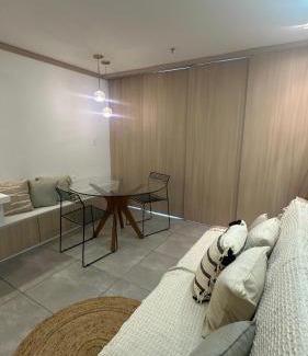 Cruz das Almas Apartment | Flat em Hotel de Luxo beira mar da grife Ritz suítes com vista ampla para todo o mar da cruz das almas, jatiúca e ponta verde, com toda estrutura de um hotel lindo e arrojado, academia, piscina e muito mais, venha viver essa experiência incrível!