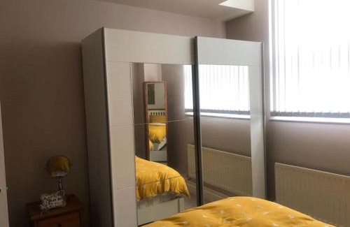 Dollis Hill Apartment | Flat in blue plaque building