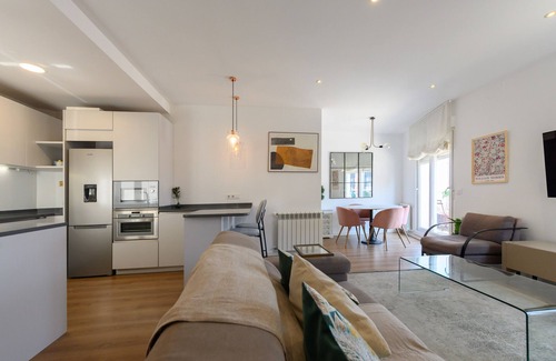 Castillejos Apartment | Flat in Madrid 2 bedrooms and private terrace