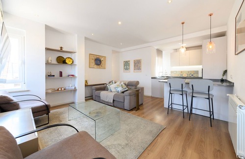 Castillejos Apartment | Flat in Madrid 2 bedrooms and private terrace