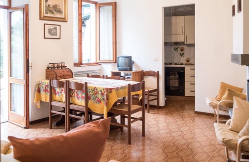Domaso Apartment | Flat in the historic centre with balcony