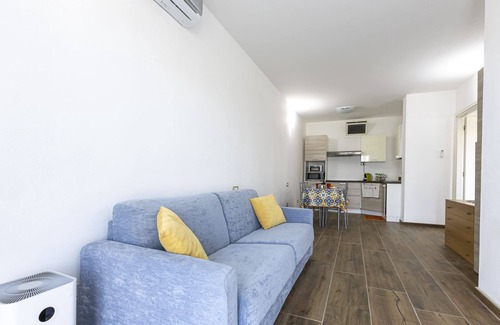 Pantai Apartment | Flat in villa with garden