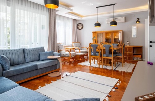Bornova Apartment | Flat w Balcony 10 min to Forum Bornova and Metro